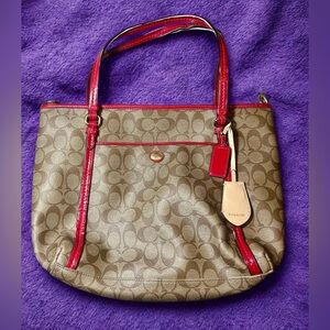 👜 Coach Peyton Signature Large Pocket Tote – Red & Khaki (F25504)